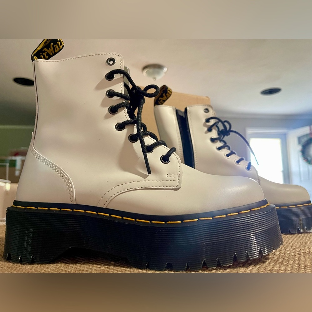 Dr. Martens White Leather platform Jadon Boots